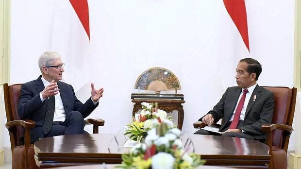 Saat Jokowi Merengek Pada Apple Agar Bersedia Bangun Pabrik di&nbsp;Indonesia